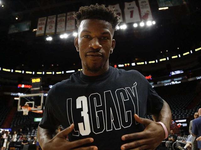 湖人浓眉哥篮下统治力助球队获胜（浓眉内线统治带领湖人取胜）