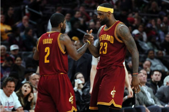 球星连续抢下关键篮板（核心球员连摘关键篮板）