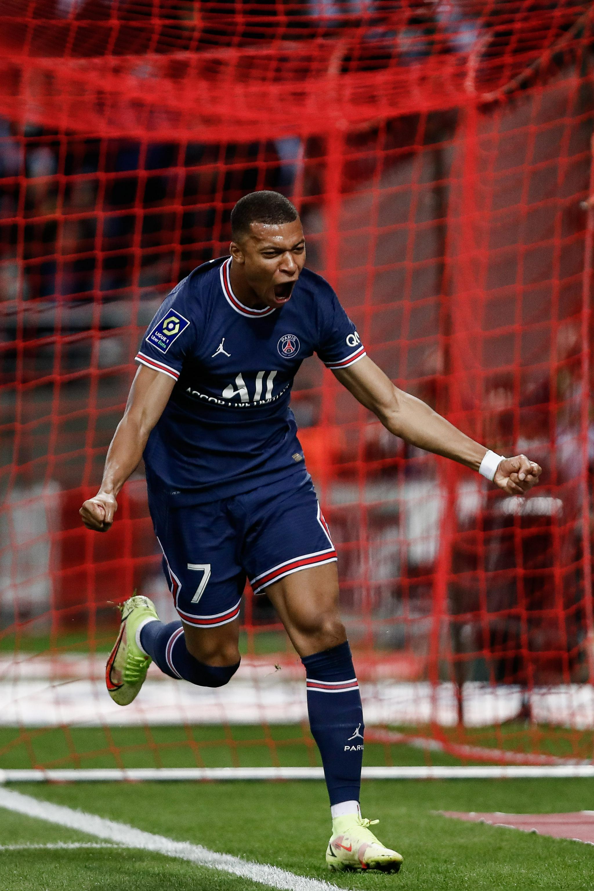 大学篮球和NBA比有何不同？弗拉格：对抗以及对空间的利用（NCAA与NBA有何差异？弗拉格：对抗强度与空间运用）