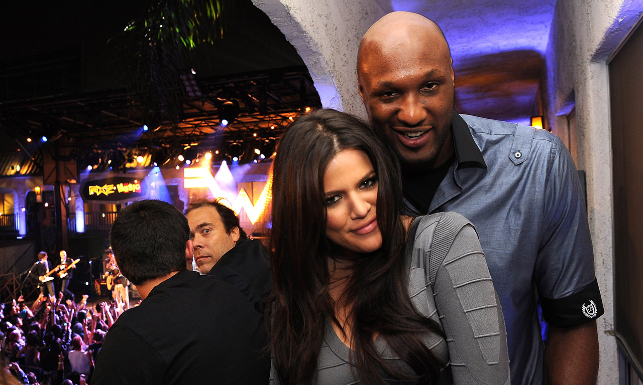 英超战报：沃特金斯、范黑克均双响，布莱顿3-4阿斯顿维拉（英超赛报：沃特金斯、范黑克双双梅开二度，阿斯顿维拉4-3布莱顿）