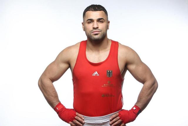 跟队：赫伊森将会在本周末皇马客战阿拉维斯的比赛中回归（队记：赫伊森将于本周末随皇马做客阿拉维斯时复出）