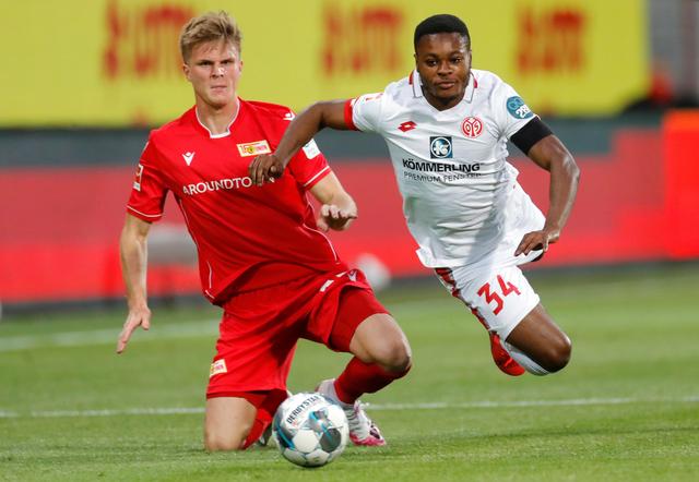 乔治娜：等C罗求婚等了十年，这枚订婚戒指是最起码的礼物（乔治娜直言：等C罗求婚整整十年，这枚订婚戒指不过是最基本的诚意）