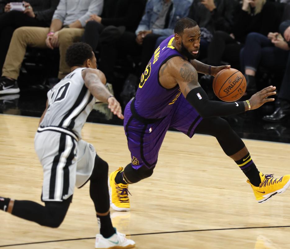 哈维-西蒙斯闪耀全场助热刺胜出获最佳球员（哈维-西蒙斯大放异彩助热刺取胜 荣膺全场最佳）