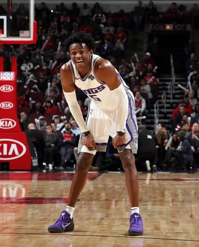 巴萨阵容豪华，弗里克面临幸福烦恼：奥萨苏纳将迎来火力全开的挑战（巴萨兵强马壮，弗里克甜蜜烦恼：奥萨苏纳将遭遇全面火力考验）