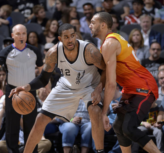 恍如隔世，巴萨上一次在诺坎普比赛法蒂双响，登贝莱助攻（时过境迁，巴萨上回诺坎普之战法蒂梅开二度，登贝莱送助攻）