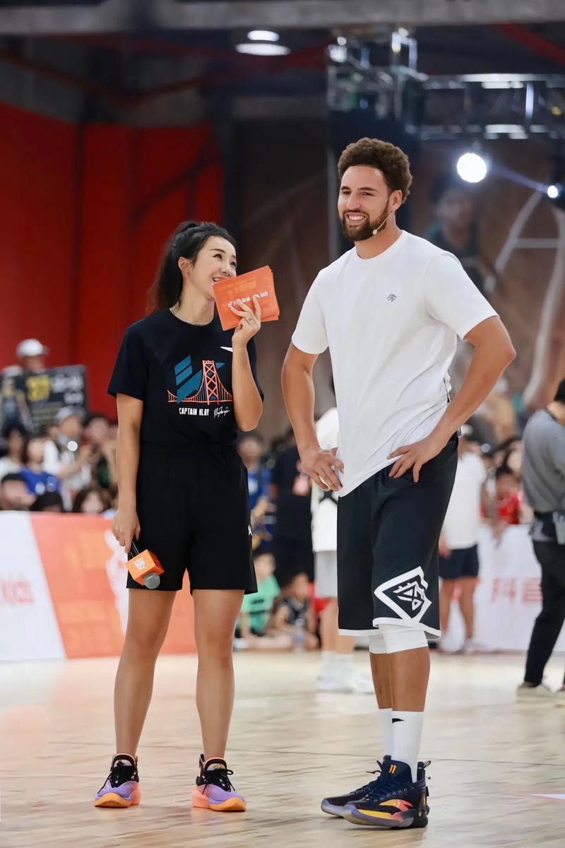 詹姆斯关键时刻稳住节奏（詹姆斯在关键时刻稳控比赛节奏）