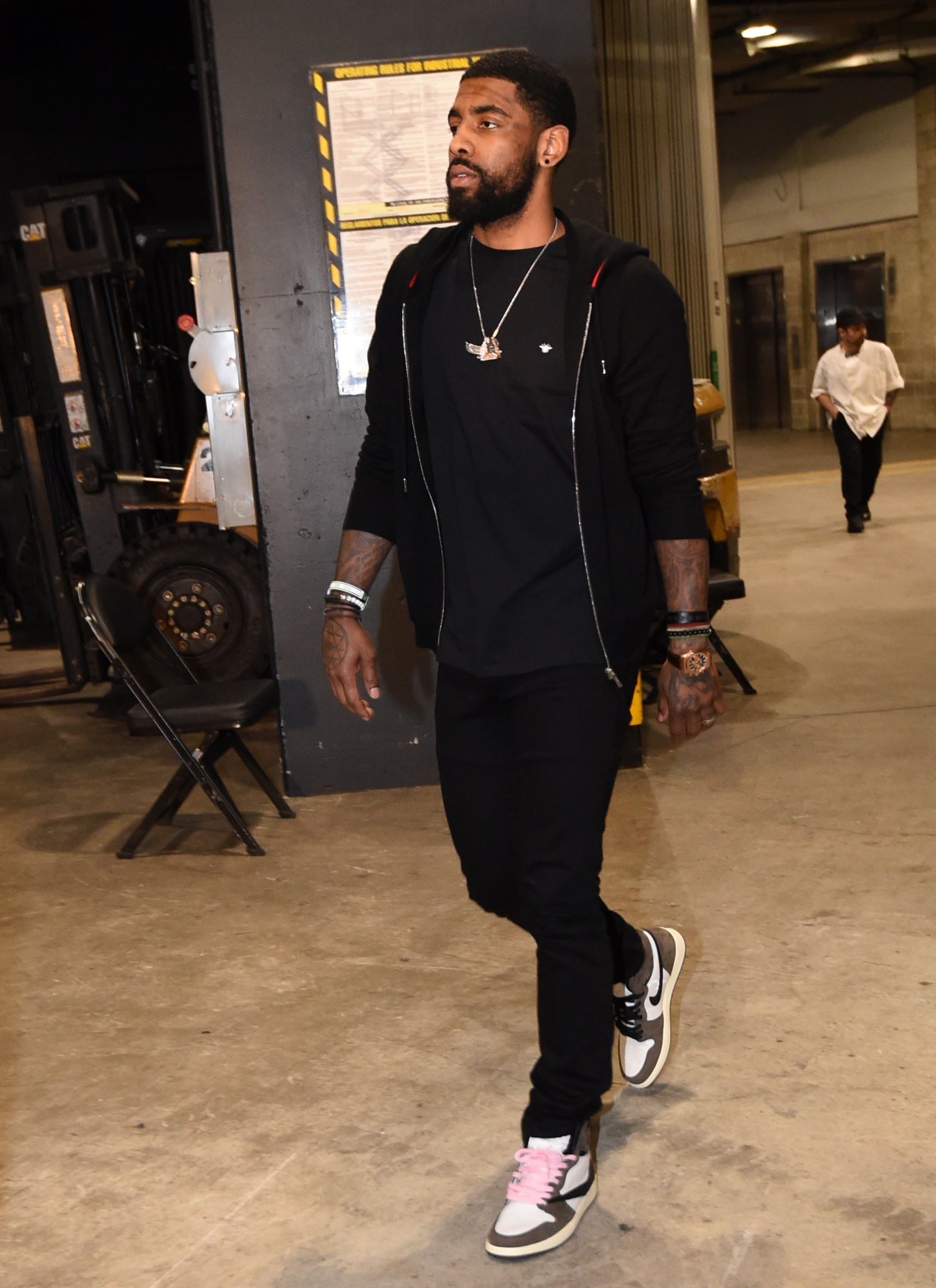 篮球鞋气垫与缓震差异分析（篮球鞋气垫与缓震对比解析）