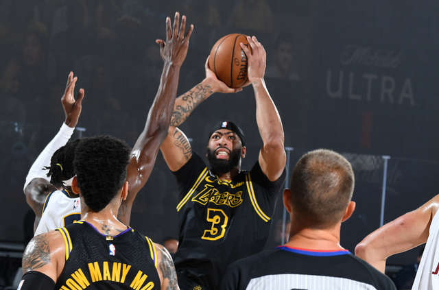 状态出色！唐斯全场投篮23中13，暴砍35分18篮板豪华两双（唐斯手感火热，23投13中砍下35分18篮板，豪取大号两双）