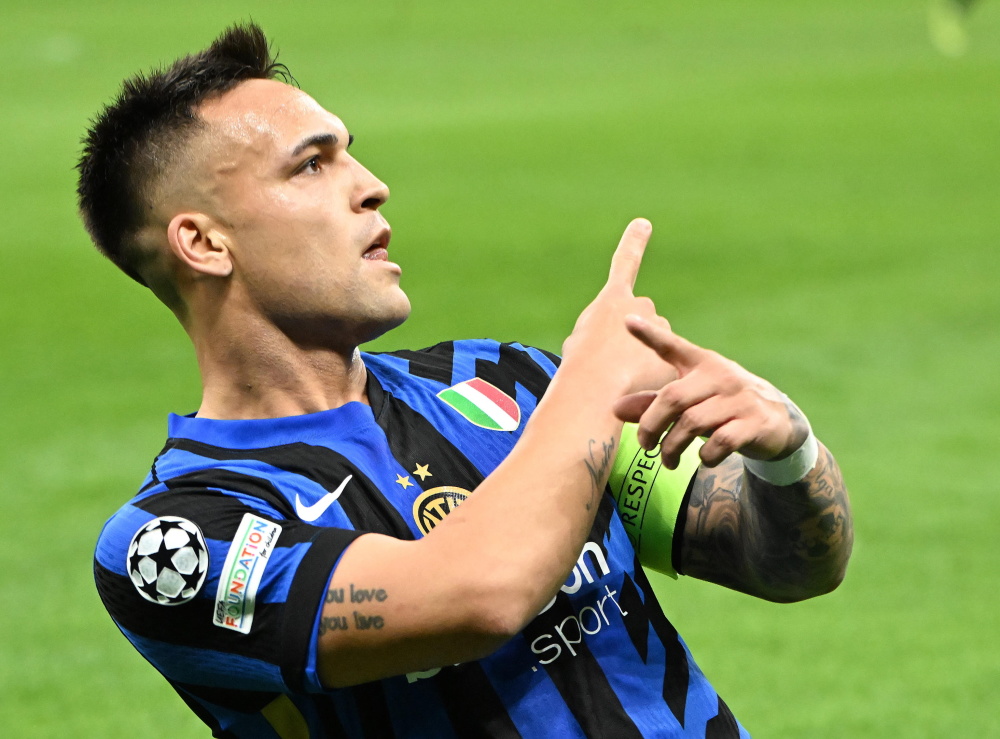 韩鹏：徐根宝指导80多岁高龄还在工作一线，这非常让人感动（韩鹏：八旬徐根宝仍坚守一线，令人动容）