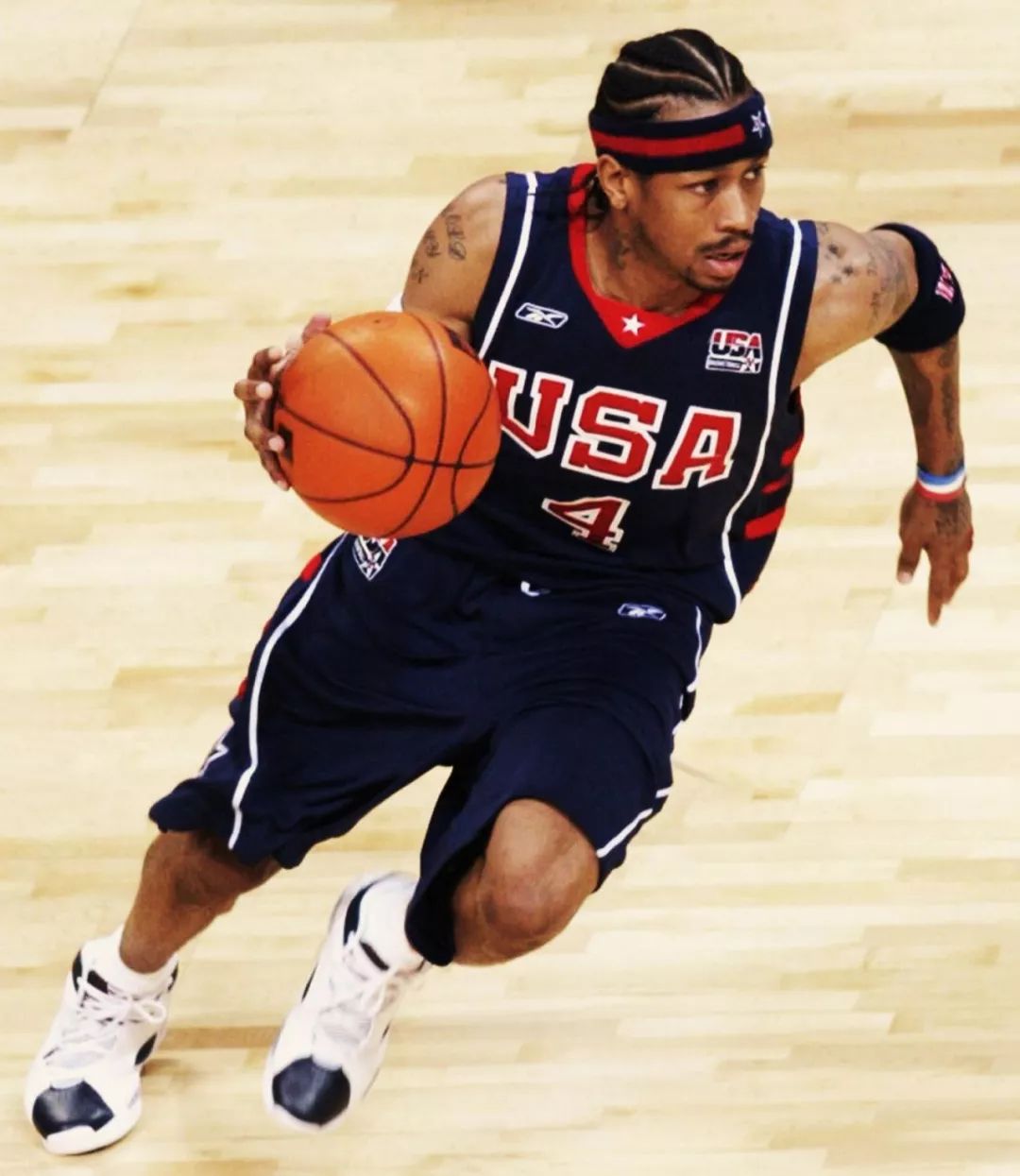 许尔策勒：客战枪手你不能一味退守，要勇敢地踢出自己的风格（许尔策勒：客场对阵枪手别一味死守，勇敢打出自我风格）