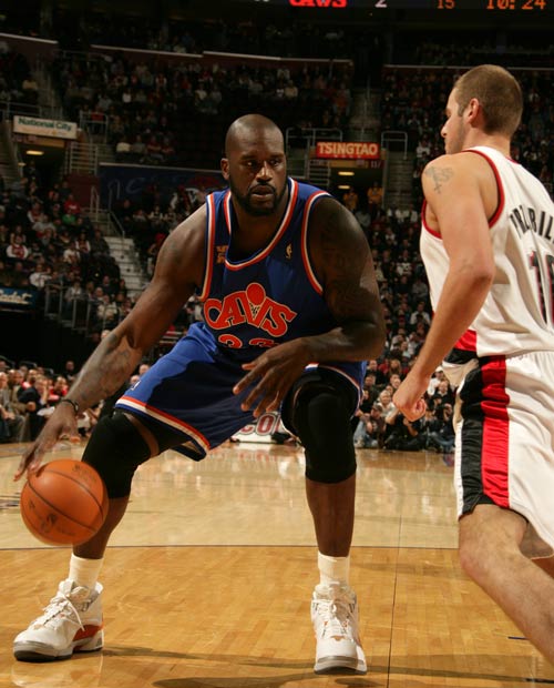 安帅给埃斯特旺批假以考取驾照，并宣布了他通过考试的消息（安帅准许埃斯特旺请假考驾照，并官宣其顺利通过考试）