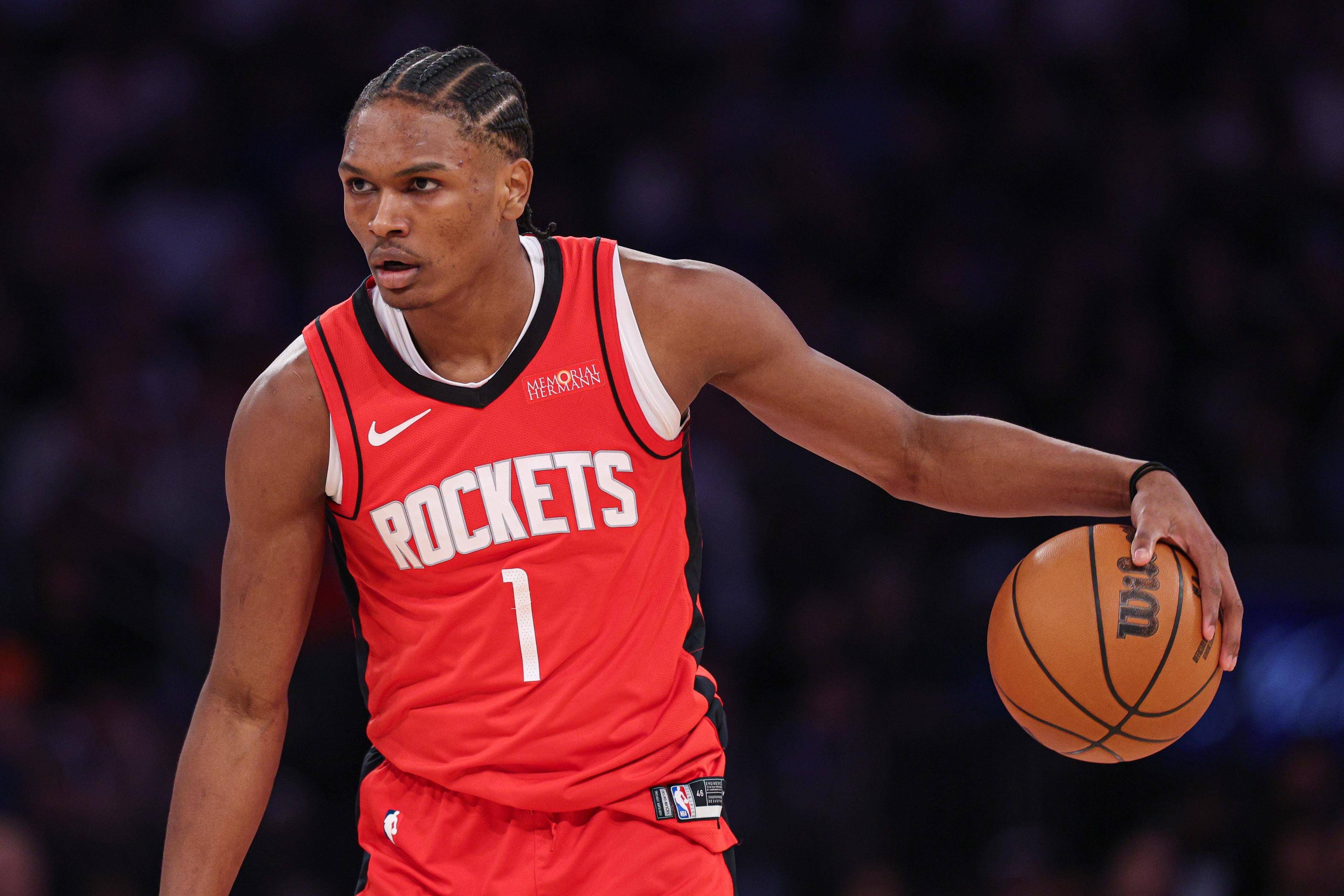 吕文君庆祝夺冠：是海港的三连冠，更是上海的三连冠（吕文君赛后庆祝：海港完成三连冠，亦是上海的三连冠）