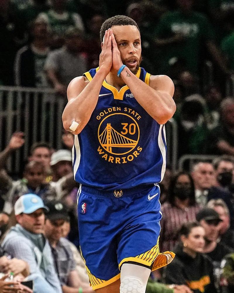 威尔斯发挥神勇，三分球如雨点般落下