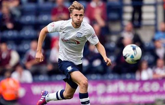 年轻球员释放潜力（青年球员展露锋芒）